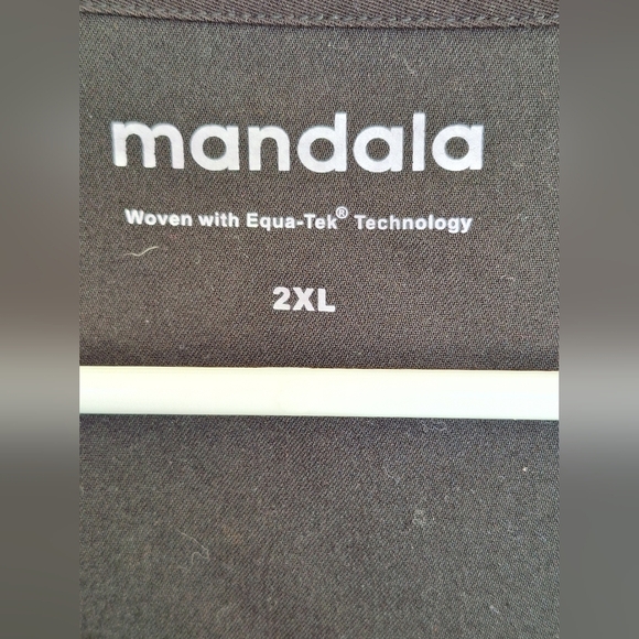 Mandala Plus Sz2XL Black V-Neck Scrub Top Nice - Picture 2 of 5